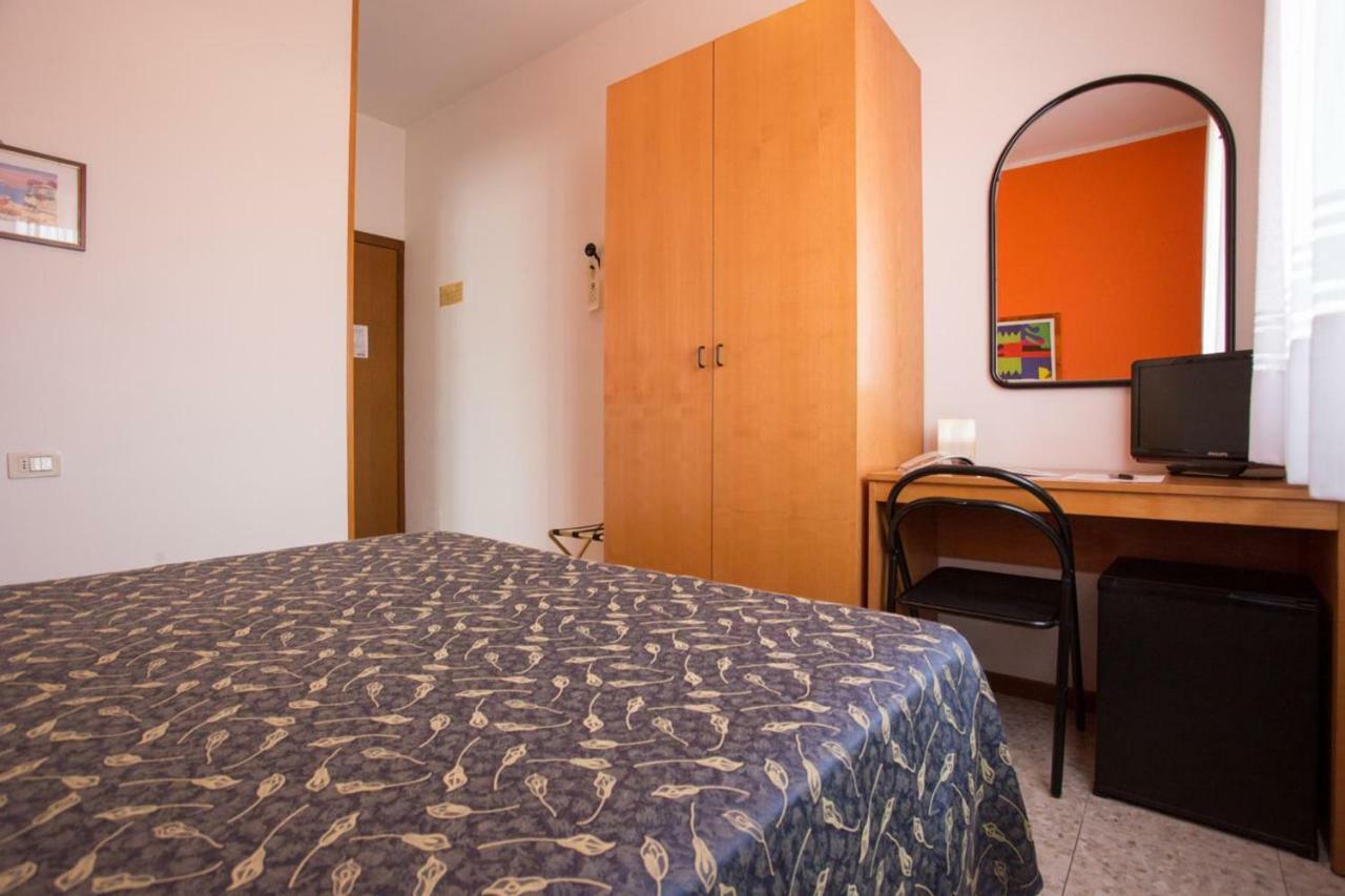 Hotel Benacus 巴多利诺 外观 照片